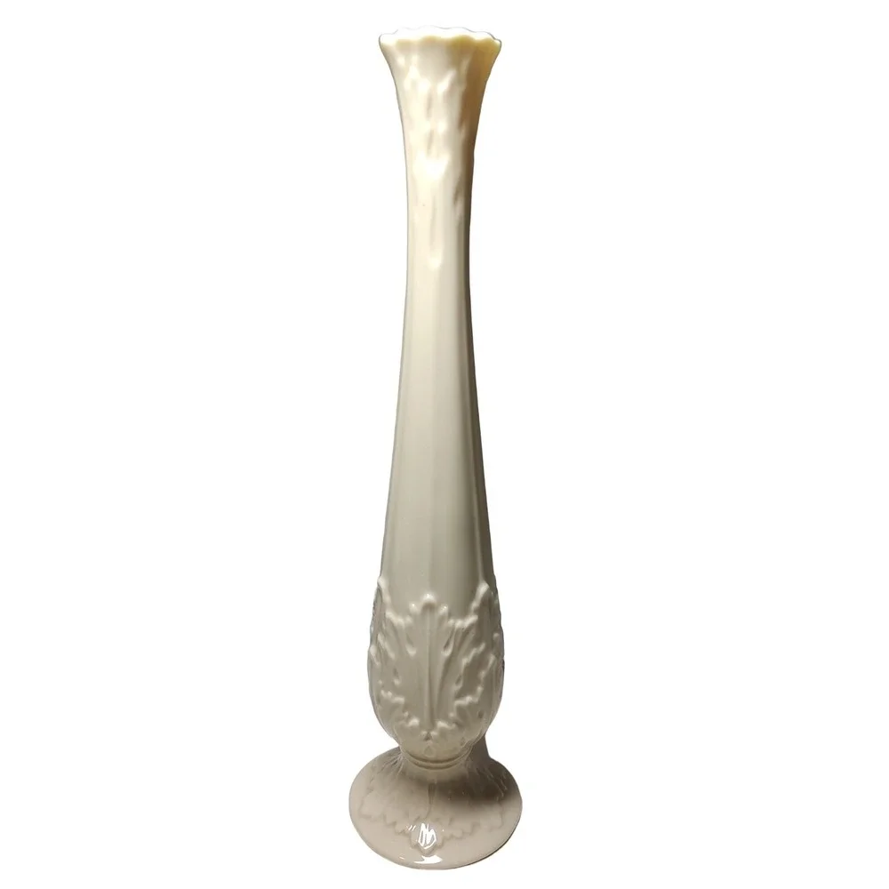 Vintage‎ Lenox Tapered Bud Vase Footed Florentine Pattern Leaf Embossed USA